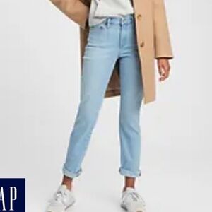 Gap Mid Rise Light Wash Classic Straight Jeans -Size 2/26